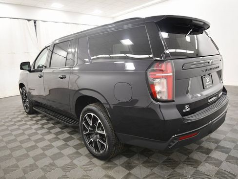 Used 2023 Chevrolet Suburban RST image 5