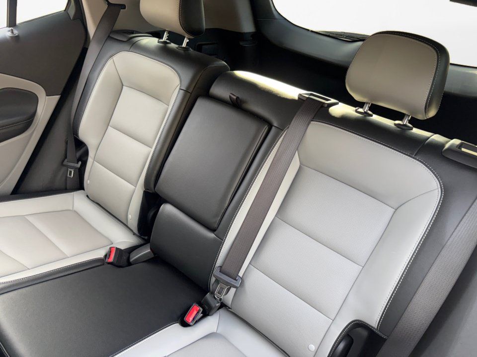 Used 2024 GMC Terrain SLT FWD image 12