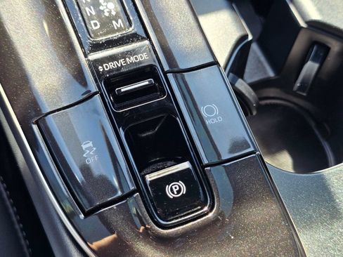 Used 2024 Toyota Crown Platinum AWD/4WD image 28
