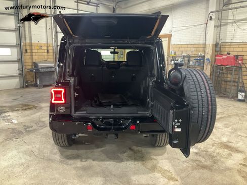 Used 2023 Jeep Wrangler Unlimited Sahara image 22