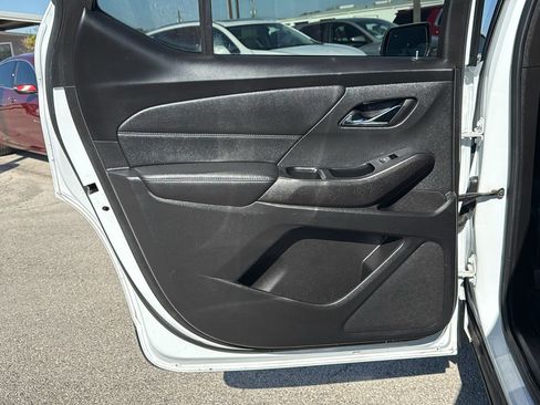 Used 2023 Chevrolet Traverse LT image 13