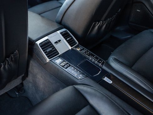 Used 2016 Porsche Panamera RWD image 21