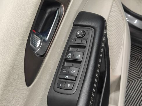 Used 2023 Chrysler Voyager LX FWD image 50