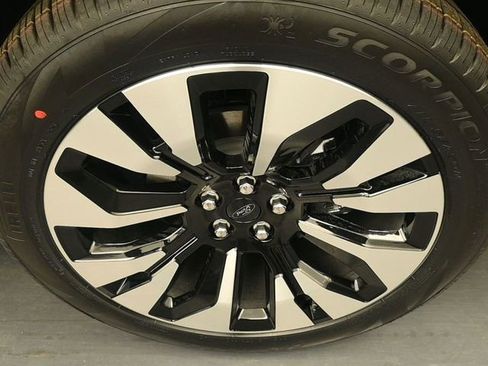 New 2026 Ford Explorer Platinum image 9