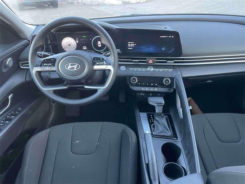 Used 2024 Hyundai Elantra SEL image 13
