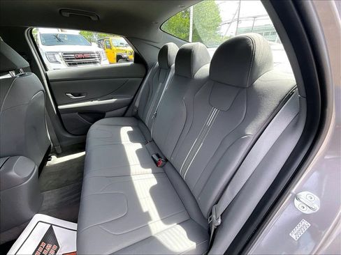 Used 2023 Hyundai Elantra SEL w/ Convenience Package FWD image 15