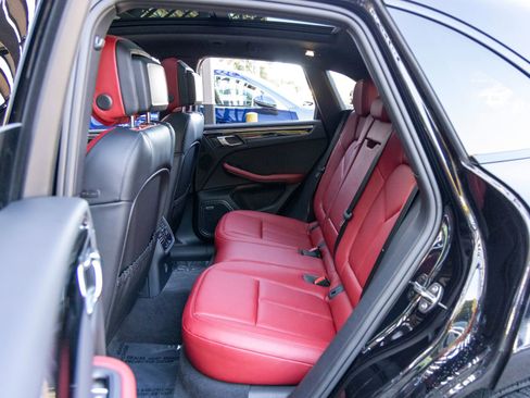 Certified 2025 Porsche Macan image 48