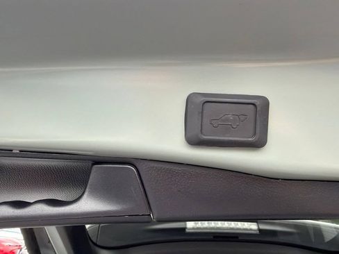 Certified 2022 Toyota RAV4 XLE w/ Convenience Package AWD/4WD image 18
