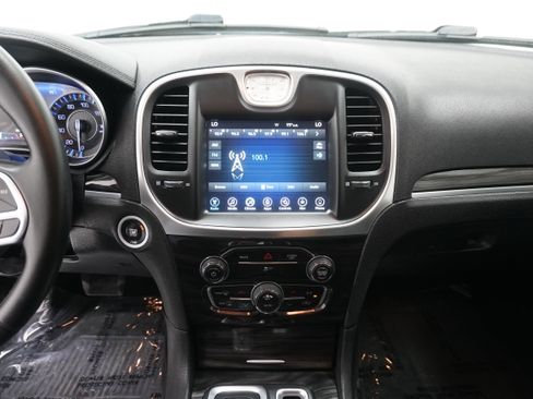 Used 2017 Chrysler 300 Limited w/ Driver Convenience Group RWD image 21