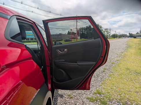 Used 2021 Hyundai Kona Limited FWD image 12