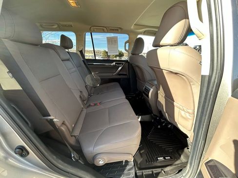 Used 2021 Lexus GX 460 Premium w/ Premium Package image 29