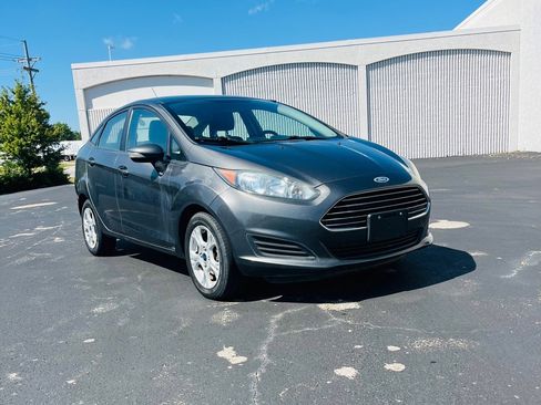 Used 2016 Ford Fiesta SE image 2