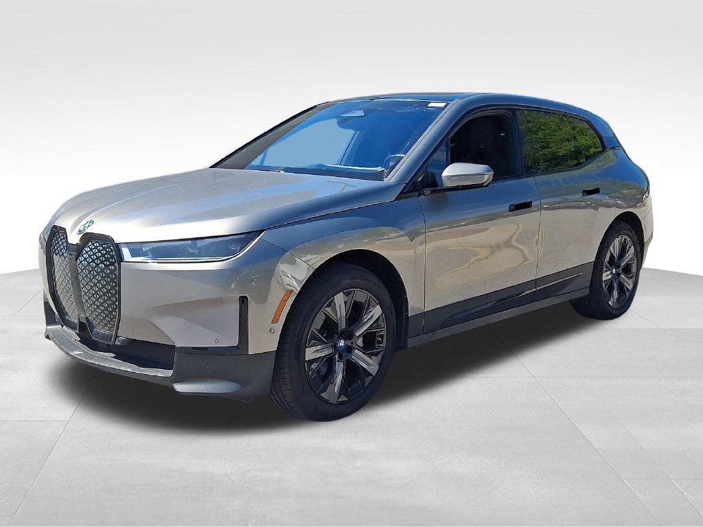 Used 2023 BMW iX xDrive50 AWD/4WD image 3