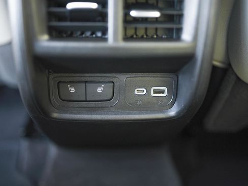 Used 2022 Cadillac XT4 Premium Luxury w/ Enhanced Visibility Package image 39