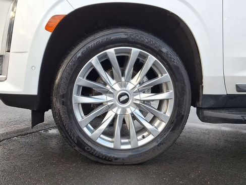 Used 2024 Cadillac Escalade Premium Luxury image 29