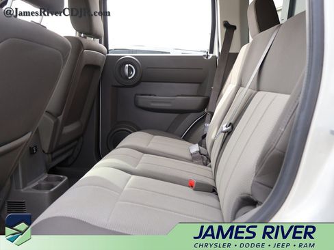 Used 2008 Dodge Nitro SXT image 17