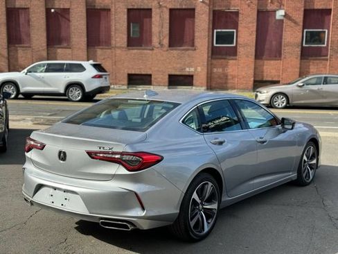 Used 2025 Acura TLX w/ Technology Package FWD image 5