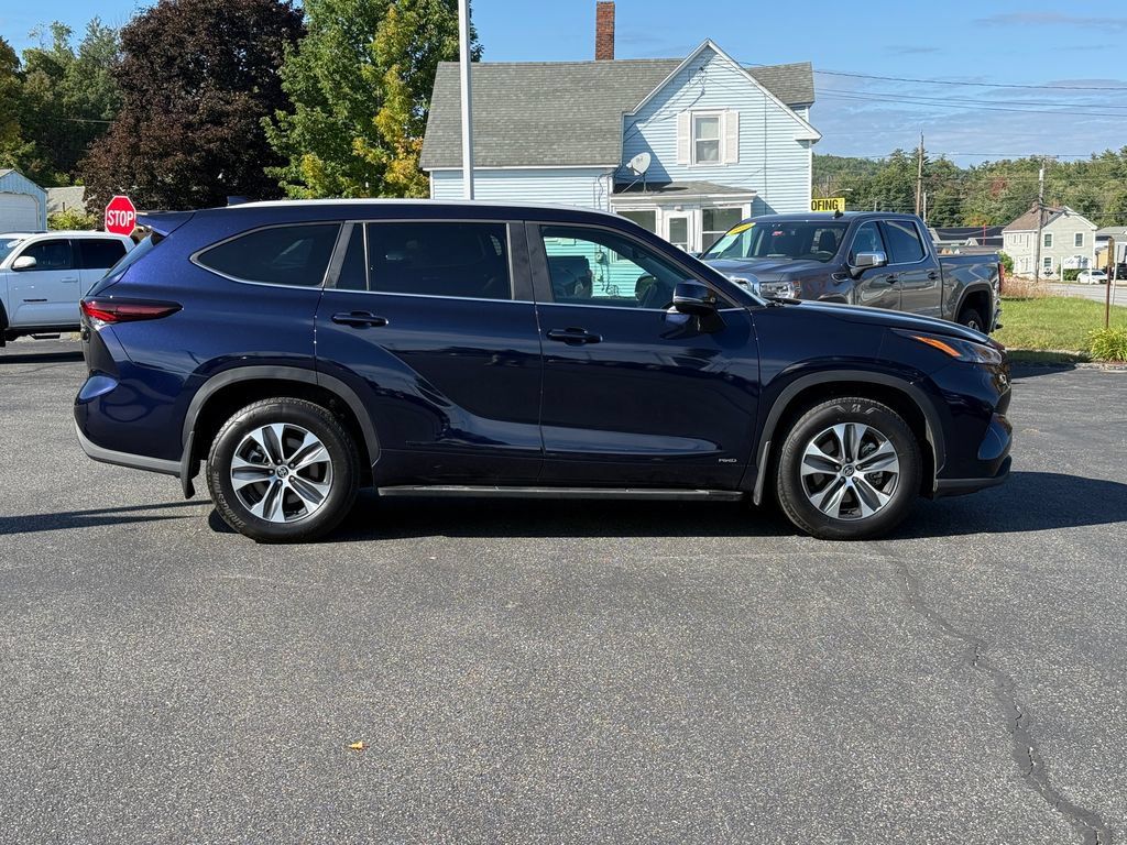 Used 2026 Toyota Highlander XLE AWD/4WD image 7