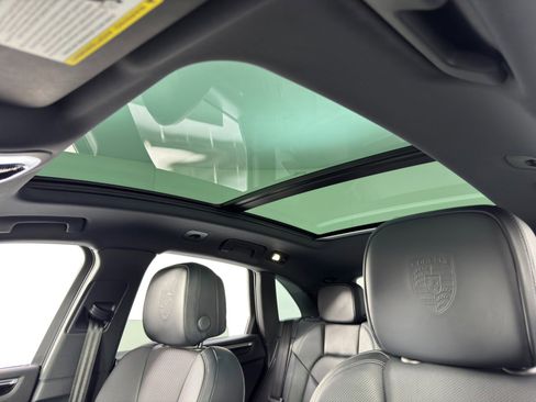 Used 2023 Porsche Macan image 12