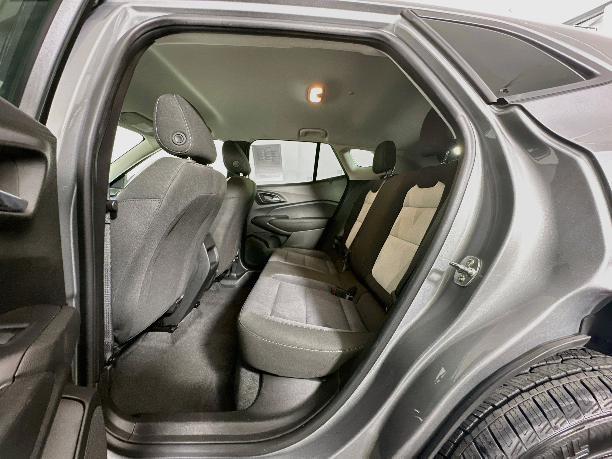 Used 2025 Chevrolet Trax LS FWD image 26