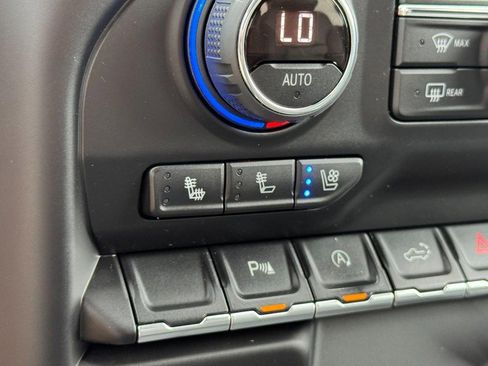 Used 2022 Chevrolet Silverado 1500 LTZ AWD/4WD image 21