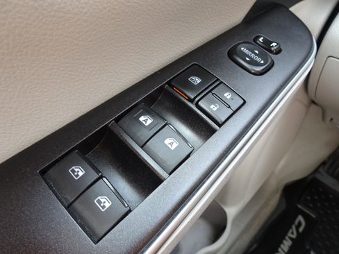 Used 2016 Toyota Camry XLE w/ Moonroof Package image 24