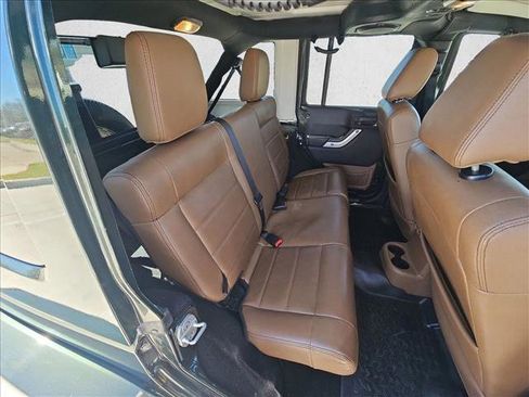 Used 2011 Jeep Wrangler Unlimited Sahara w/ Connectivity Group image 19