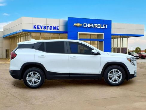 Used 2024 GMC Terrain SLE FWD image 8