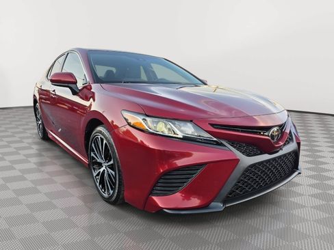 Used 2018 Toyota Camry SE FWD image 3