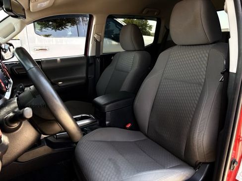 Used 2022 Toyota Tacoma SR5 RWD image 28
