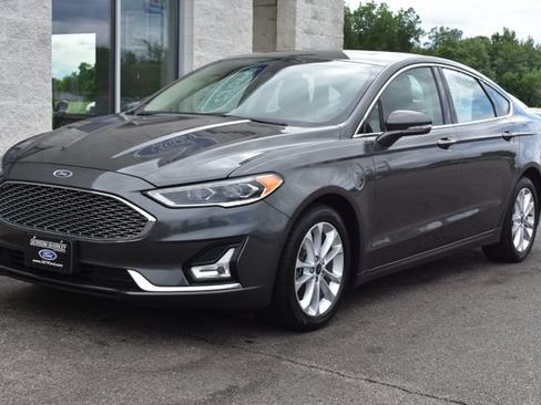 Used 2019 Ford Fusion Energi Titanium FWD image 15