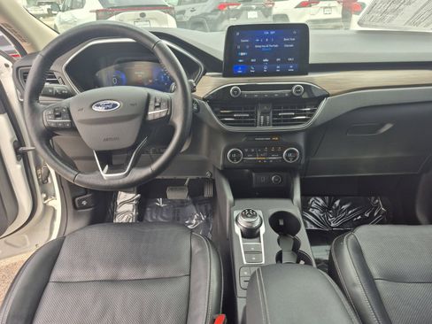 Used 2020 Ford Escape Titanium w/ Titanium Premium Package 2.0 AWD/4WD image 18