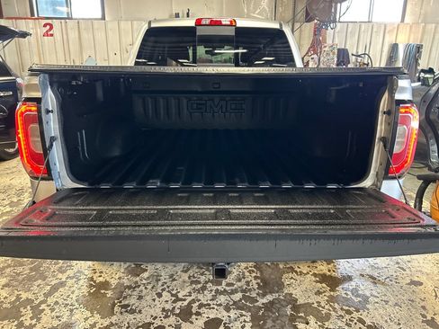 Used 2018 GMC Sierra 1500 SLT w/ SLT Premium Package AWD/4WD image 22
