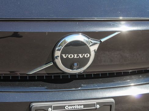 Used 2023 Volvo C40 P8 Recharge Ultimate image 5