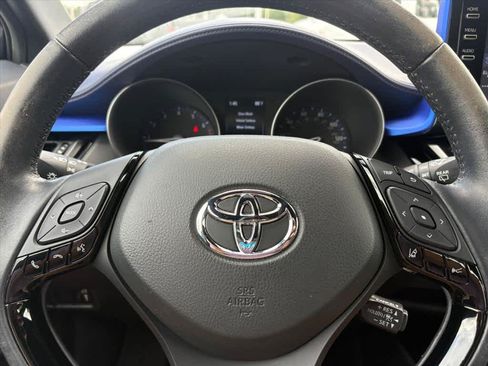 Used 2022 Toyota C-HR XLE FWD image 17