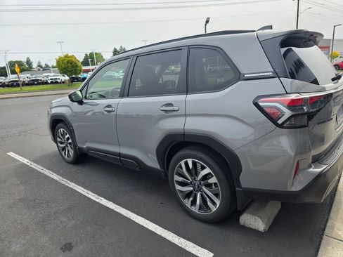 Used 2025 Subaru Forester Touring AWD/4WD image 3