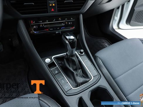 Used 2025 Volkswagen Jetta SE w/ Sunroof Package image 24