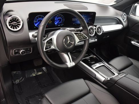 Used 2024 Mercedes-Benz EQB 300 4MATIC image 20