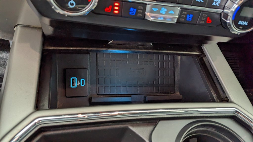 Used 2022 Ford F250 Lariat w/ Lariat Ultimate Package AWD/4WD image 29