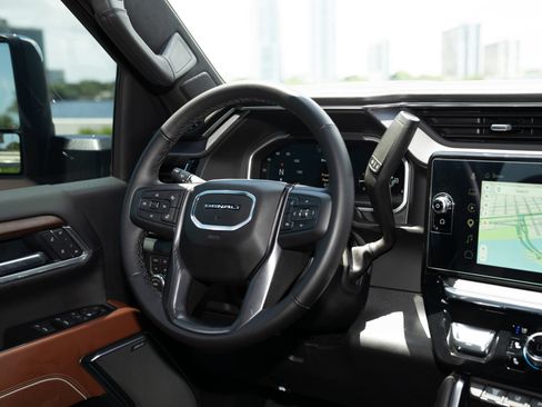 Used 2026 GMC Sierra 2500 Denali Ultimate AWD/4WD image 23