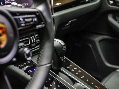 Used 2025 Porsche Macan image 58