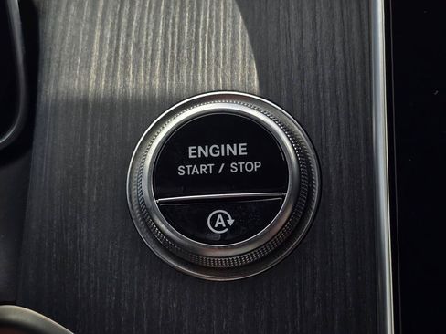 Used 2025 Mercedes-Benz GLC 300 4MATIC image 42