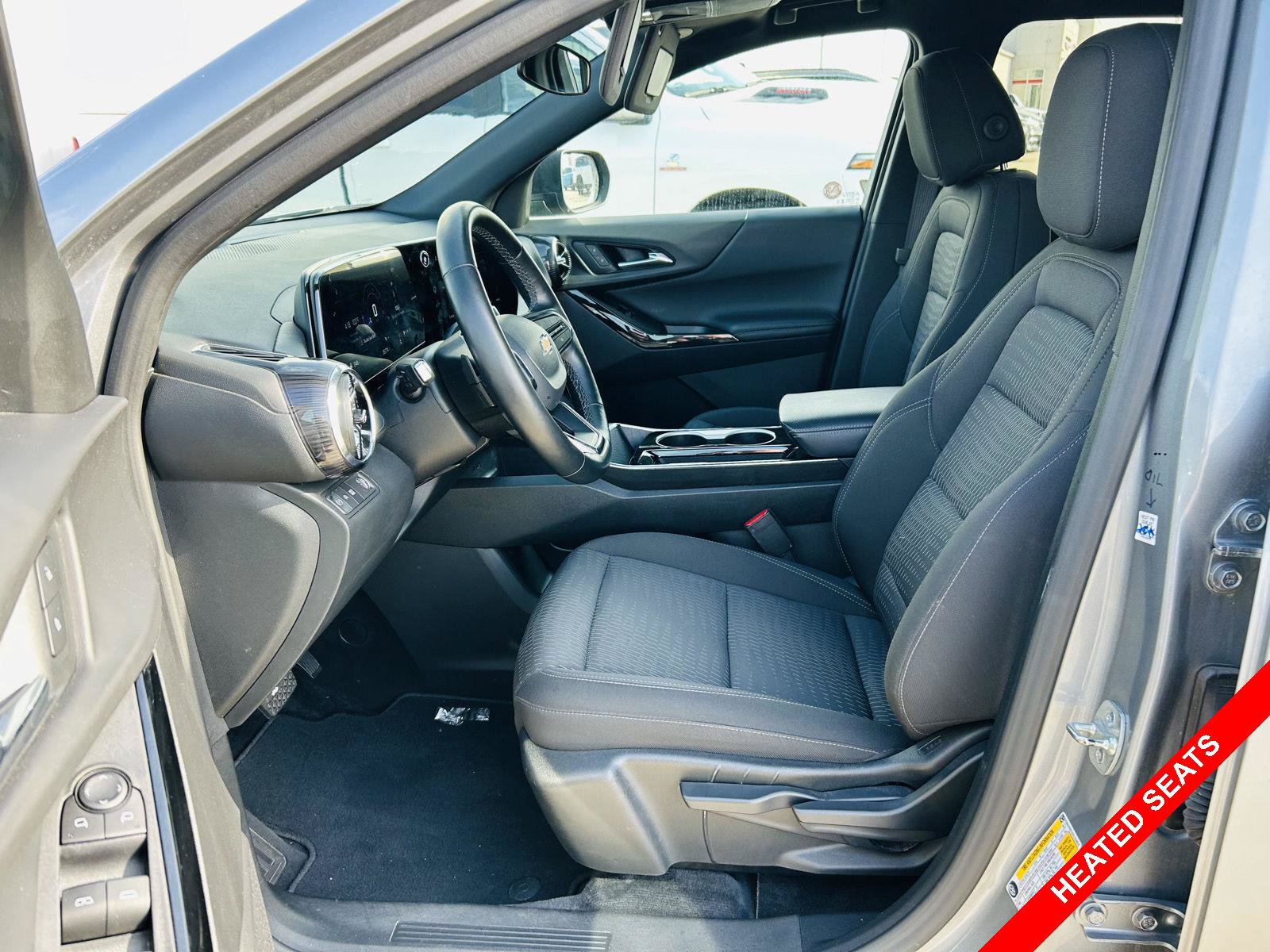 Used 2025 Chevrolet Equinox LT FWD image 3