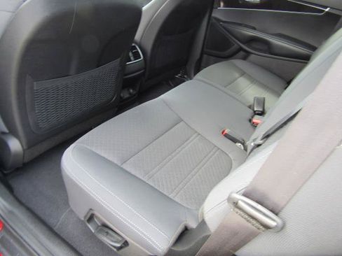 Used 2017 Kia Sorento AWD w/ LX Convenience Package image 12