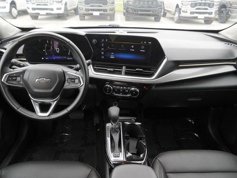 Used 2025 Chevrolet Trax ACTIV w/ Sunroof Package FWD image 14