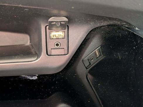 Used 2019 Toyota C-HR XLE FWD image 19