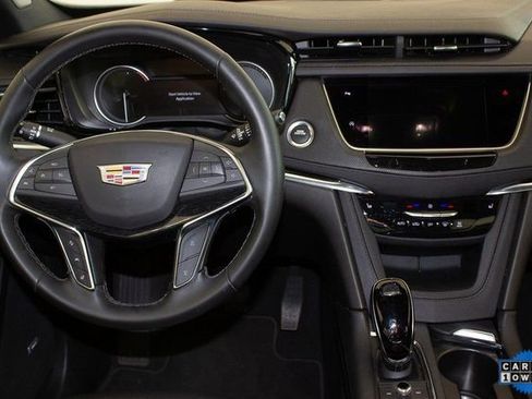 Used 2025 Cadillac XT5 Premium Luxury image 15