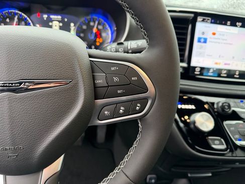 New 2026 Chrysler Pacifica Select FWD image 18