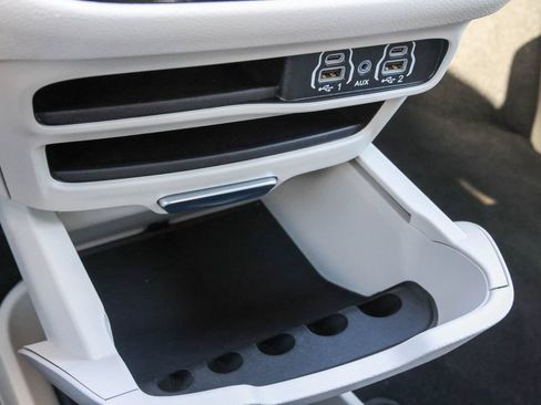 Used 2024 Chrysler Pacifica Touring-L FWD image 17