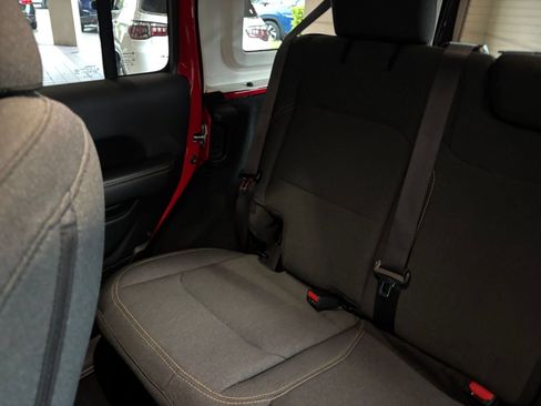 Used 2025 Jeep Wrangler Unlimited Sahara AWD/4WD image 38